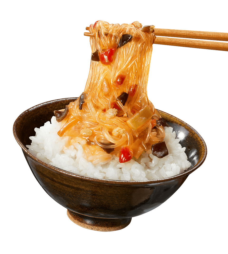麺おかずをのせたごはん