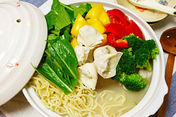 ワンタンと彩り野菜の煮込みラーメン アレンジレシピ 味ひとすじ 永谷園